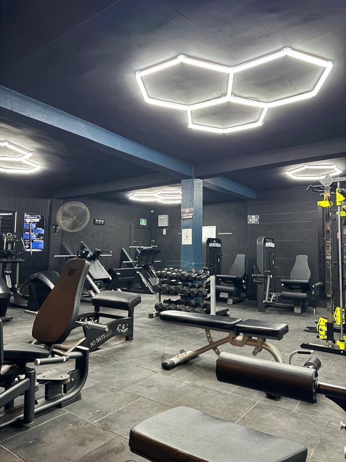 Prensa y trabajo de pierna — Power Fit Gym